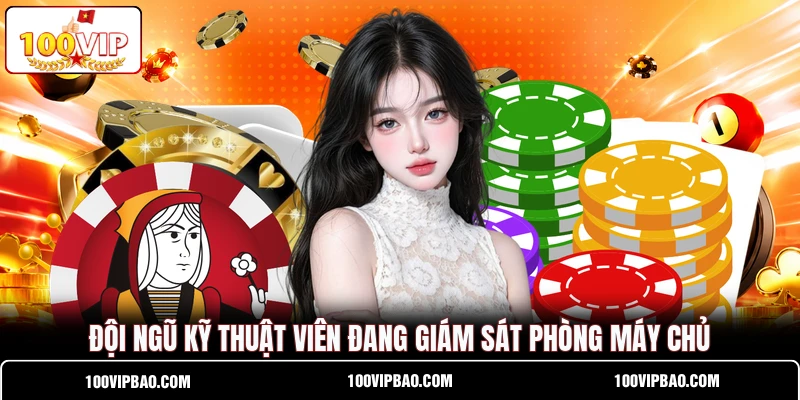 Đội ngũ kỹ thuật viên đang giám sát phòng máy chủ